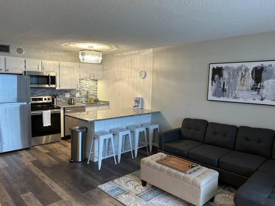 On The Sand Beachfront Condo, Newly Renovated Myrtle Beach Exterior photo